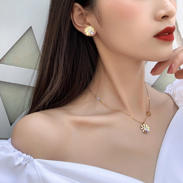 Golden Daisy Charm Stainless Steel Jewelry Set